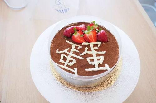 娱乐吃瓜酱哥哥切蛋糕